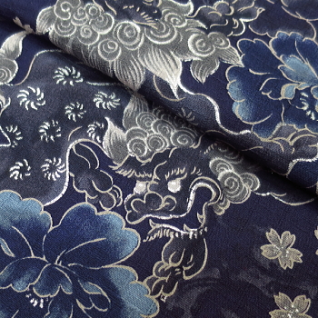 義若オリジナルの鯉口シャツ（ダボシャツ）銀彩唐獅子牡丹と桜吹雪（渋藍紺）